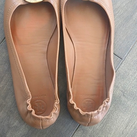 TORY BURCH TAN LEATHER GOLD LOGO BALLET FLATS WOMANS 10 - Picture 4 of 9